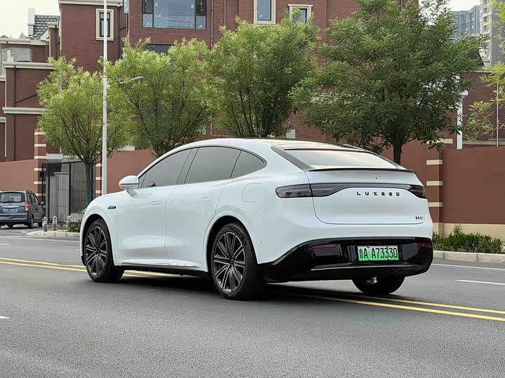 Фото 7 - Luxeed R7