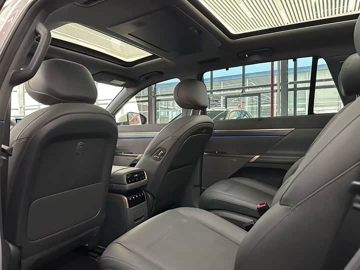 Photo 8 - Dongfeng Yipai eπ 008