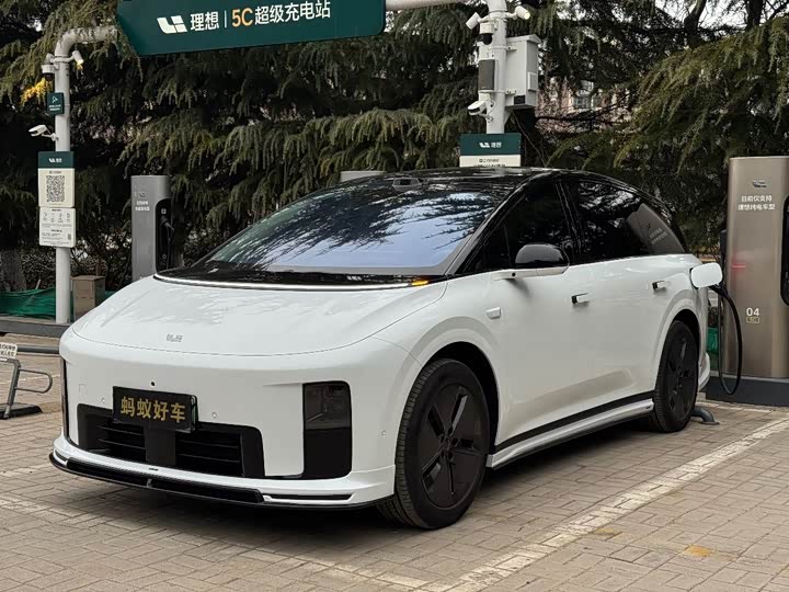 Фото 1 - LiXiang i8