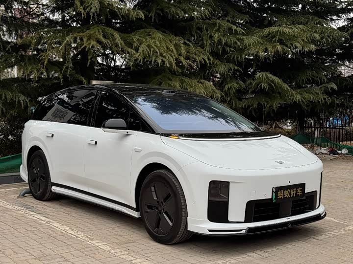 Фото 3 - LiXiang i8