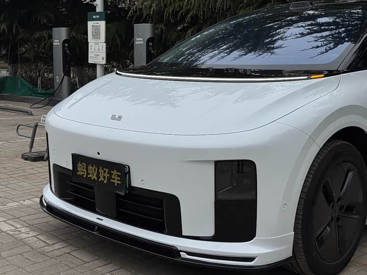 Фото 4 - LiXiang i8