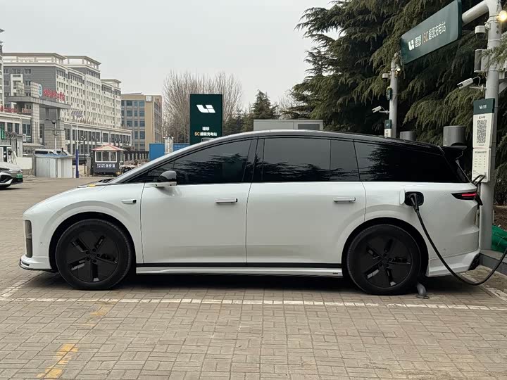 Фото 6 - LiXiang i8