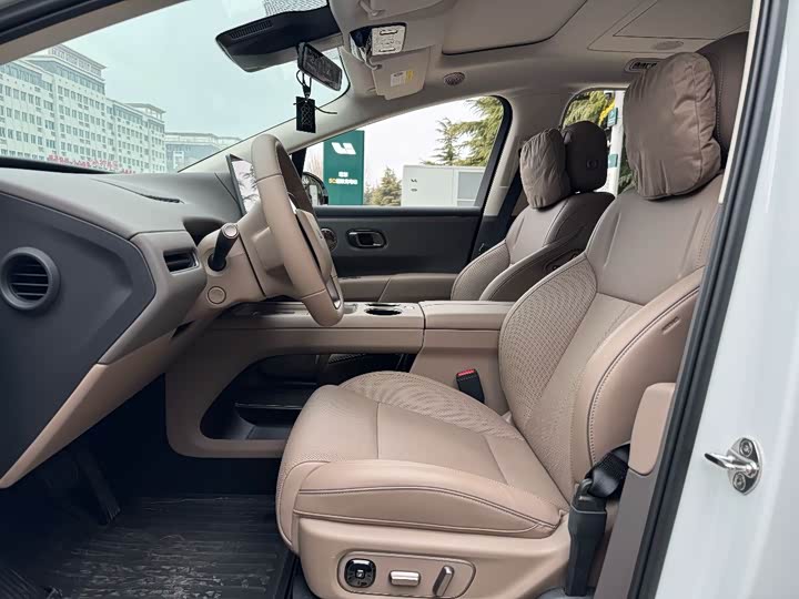 Фото 8 - LiXiang i8