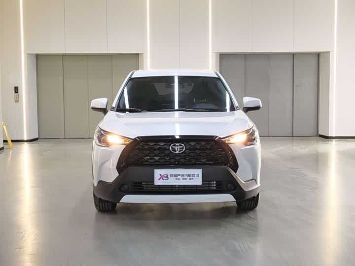 Photo 2 - Toyota Corolla Cross