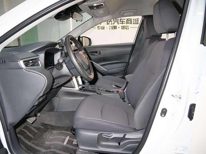 Photo 8 - Toyota Corolla Cross