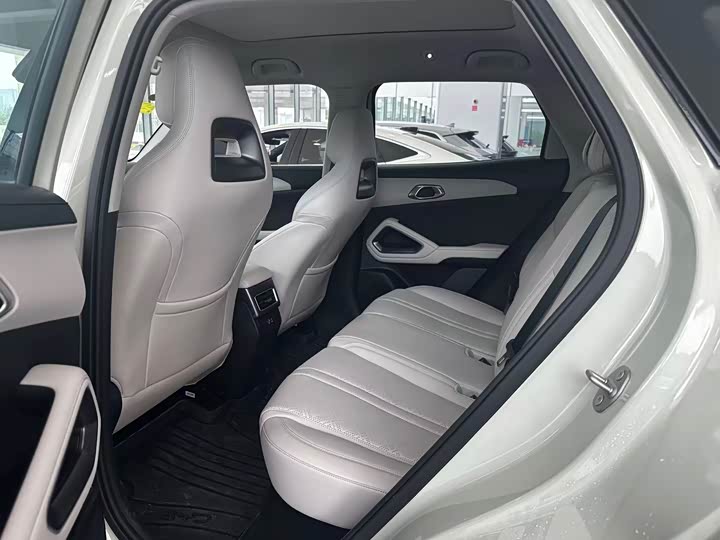 Фото 5 - BYD Yuan Up