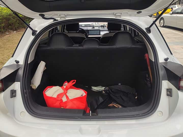 Фото 4 - Geely Geometry E Firefly