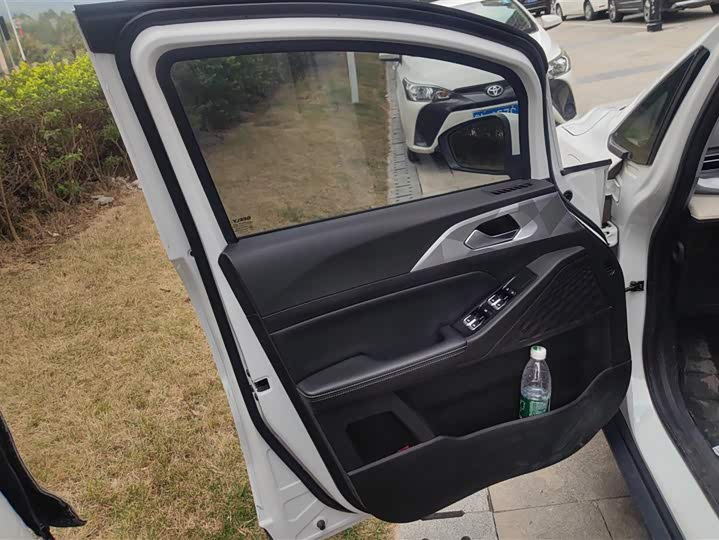 Фото 7 - Geely Geometry E Firefly