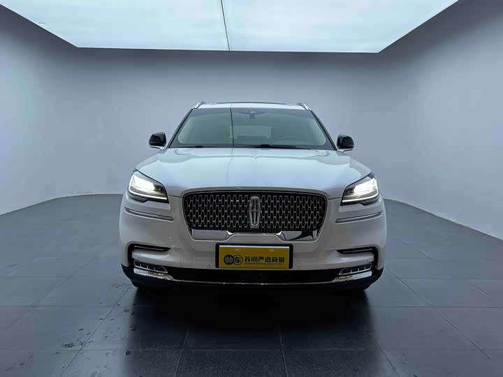 Фото 2 - Lincoln Aviator