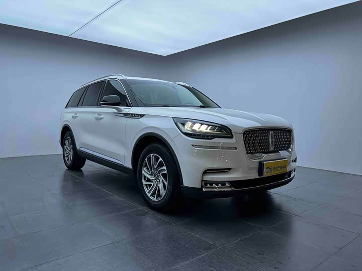 Фото 3 - Lincoln Aviator