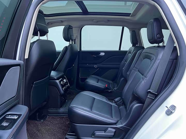 Фото 5 - Lincoln Aviator