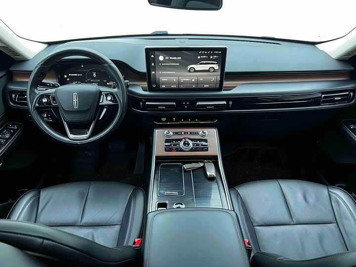 Фото 6 - Lincoln Aviator