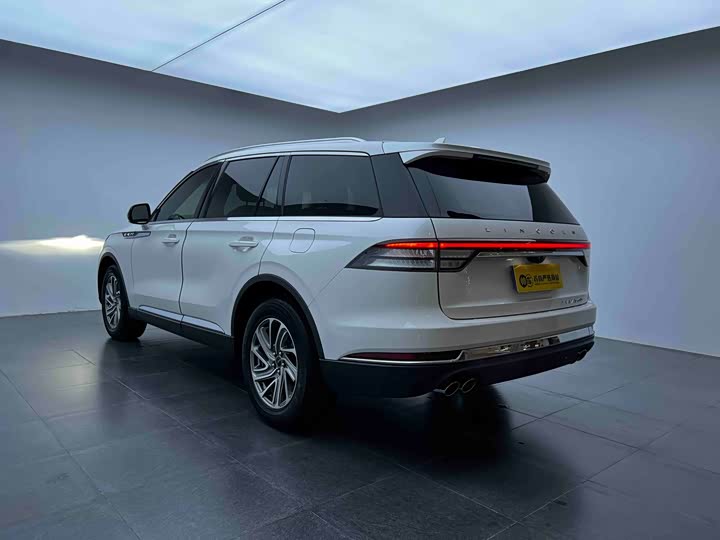 Фото 9 - Lincoln Aviator