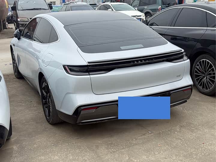 Фото 4 - Geely Galaxy E8