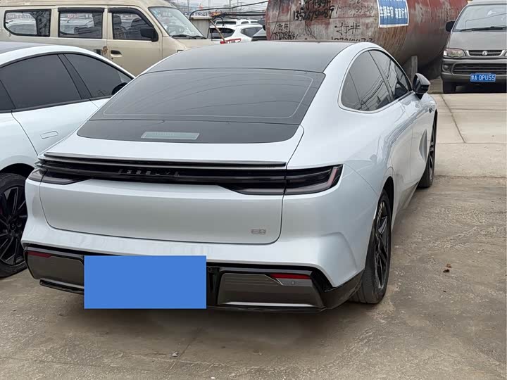 Фото 6 - Geely Galaxy E8