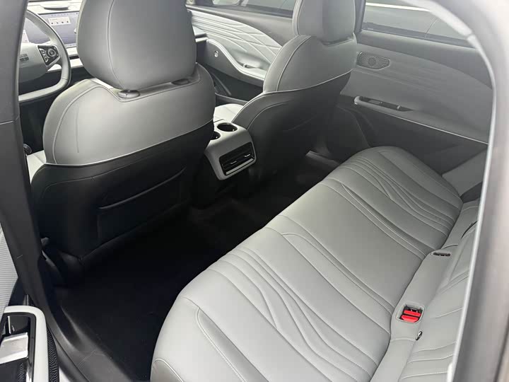 Фото 8 - Geely Galaxy E8