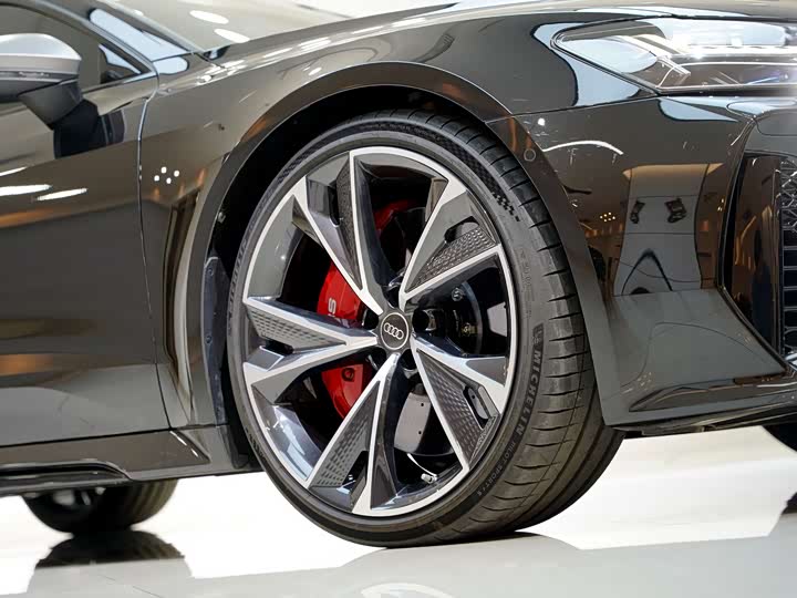 Фото 8 - Audi RS 7