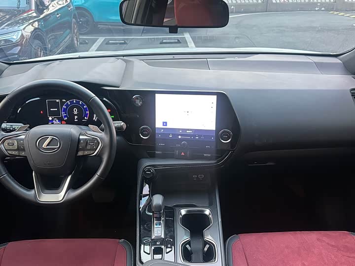 Фото 3 - Lexus NX