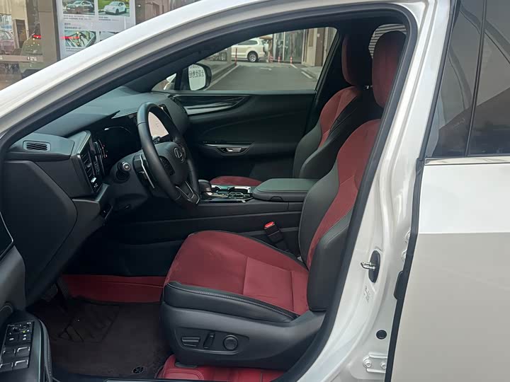 Фото 4 - Lexus NX