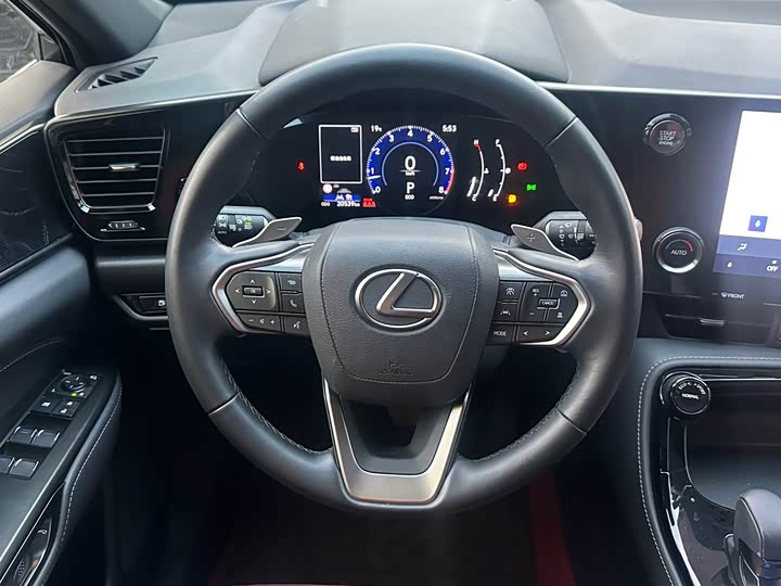 Фото 6 - Lexus NX