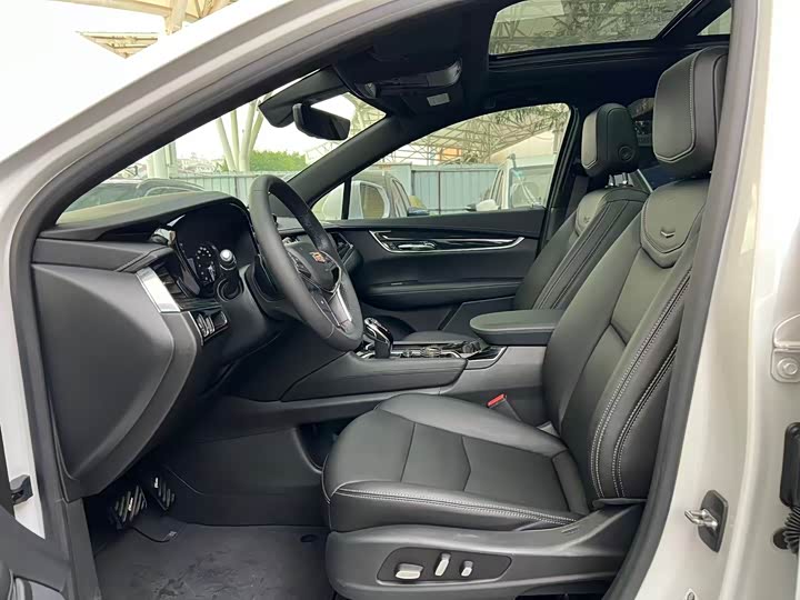Фото 3 - Cadillac XT5