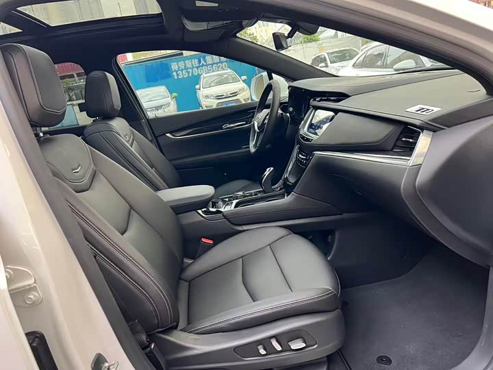 Фото 6 - Cadillac XT5