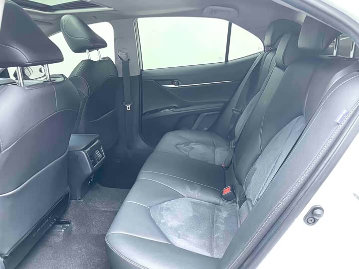 Фото 5 - Toyota Camry