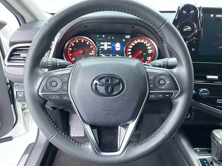 Фото 6 - Toyota Camry