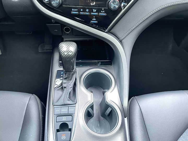 Фото 7 - Toyota Camry