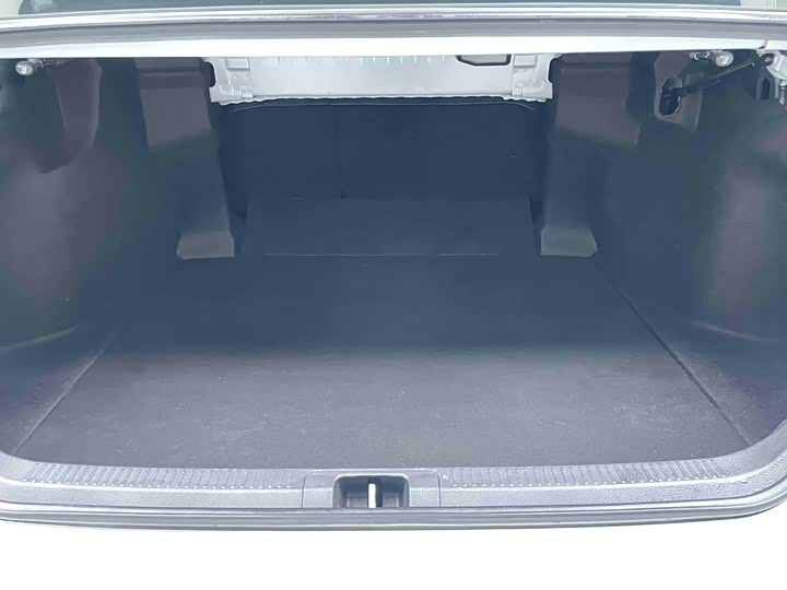 Фото 9 - Toyota Camry