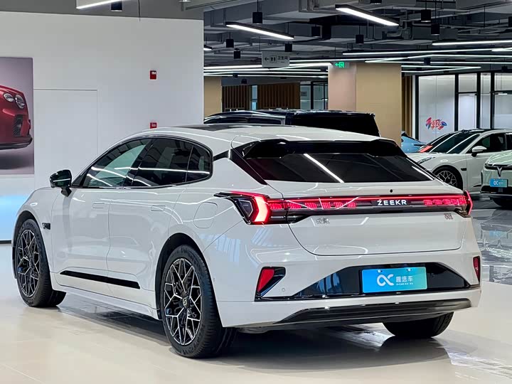 Photo 5 - Zeekr 001
