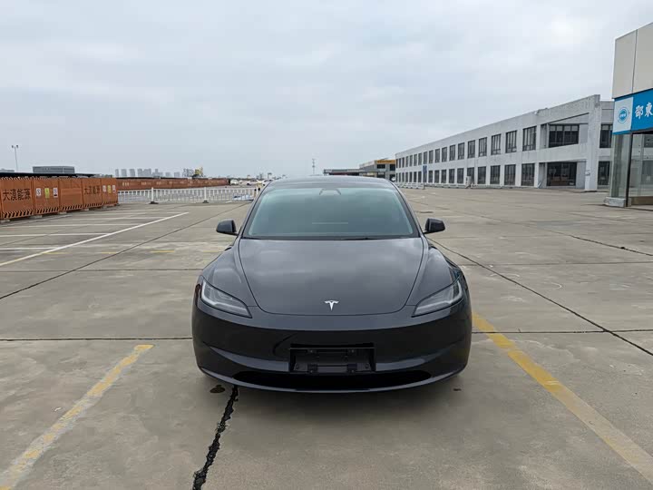 Фото 2 - Tesla Model 3