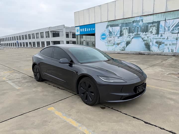 Фото 3 - Tesla Model 3