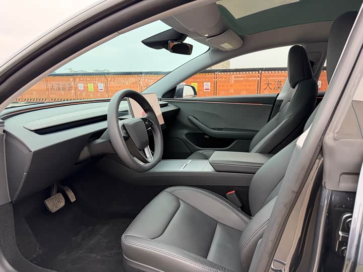 Фото 4 - Tesla Model 3