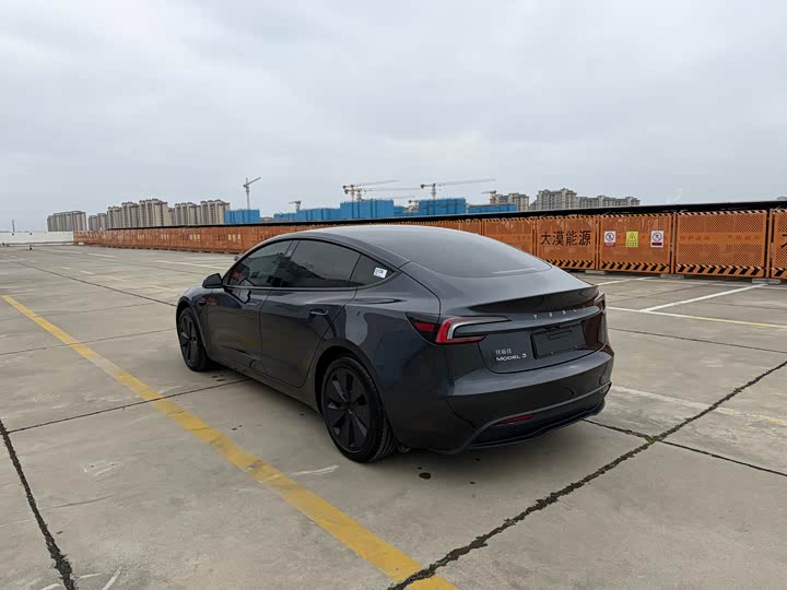 Фото 7 - Tesla Model 3