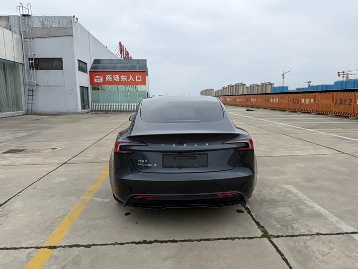 Фото 8 - Tesla Model 3