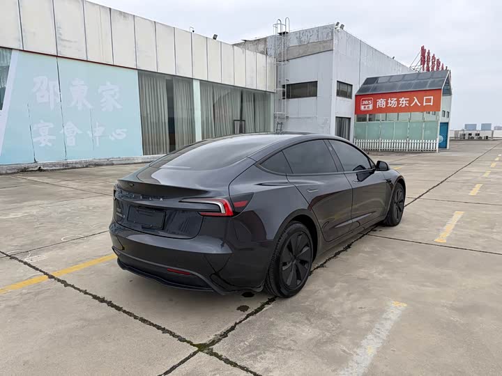 Фото 9 - Tesla Model 3