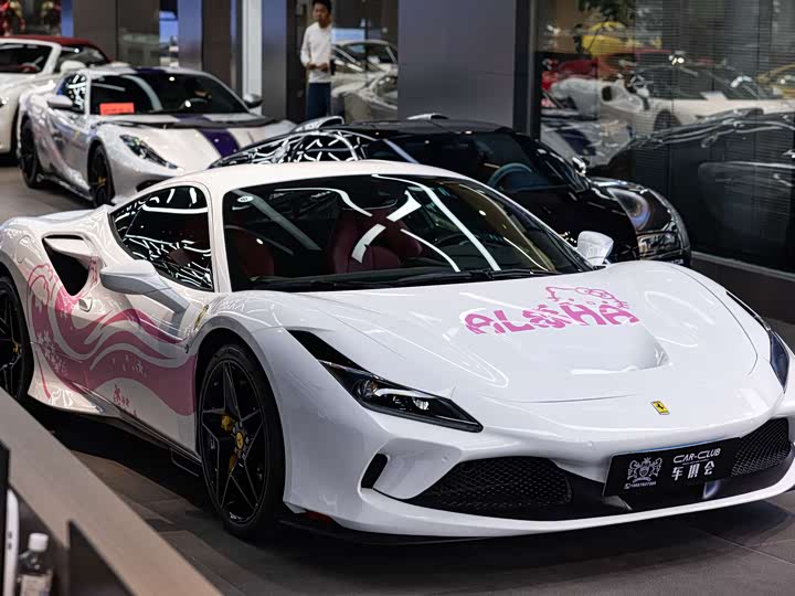 Фото 3 - Ferrari F8