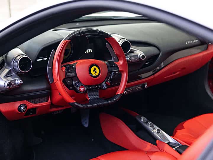 Фото 5 - Ferrari F8