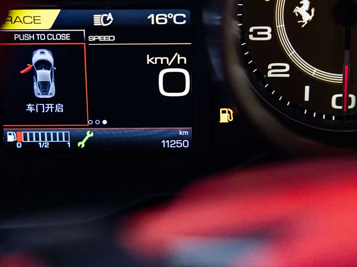 Фото 6 - Ferrari F8