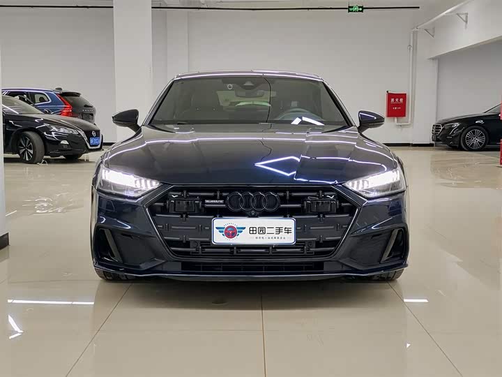 Фото 2 - Audi A7L