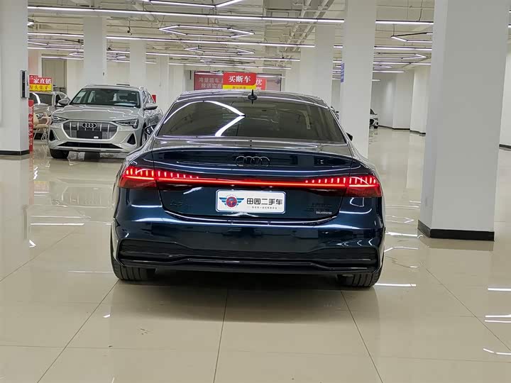 Фото 5 - Audi A7L