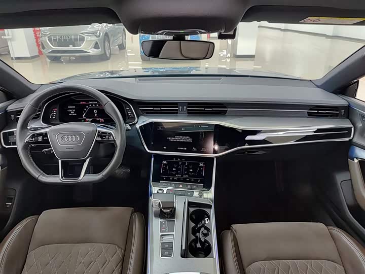 Фото 6 - Audi A7L