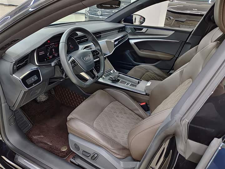 Фото 7 - Audi A7L