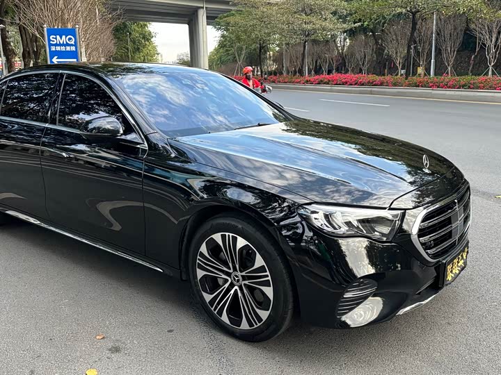 Photo 3 - Mercedes-Benz E-Class