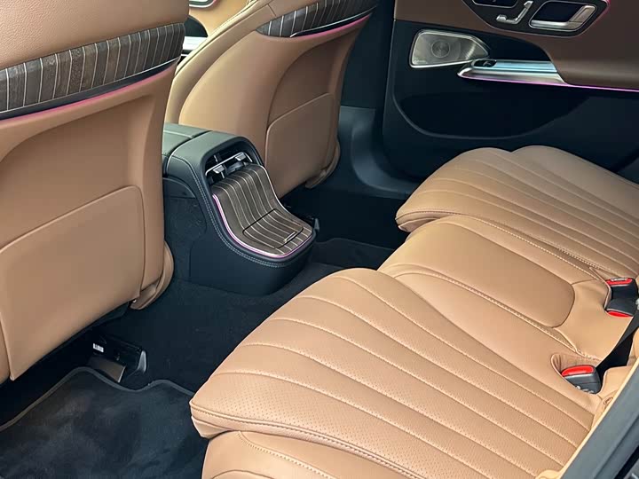 Photo 5 - Mercedes-Benz E-Class