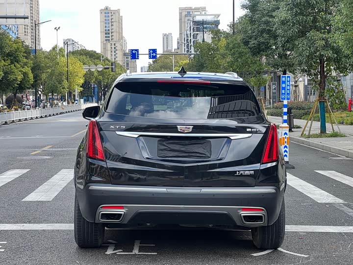 Фото 6 - Cadillac XT5