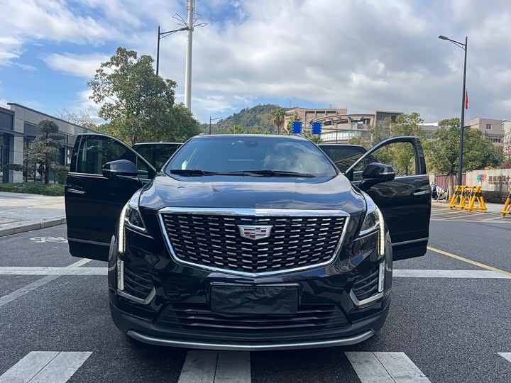 Фото 8 - Cadillac XT5