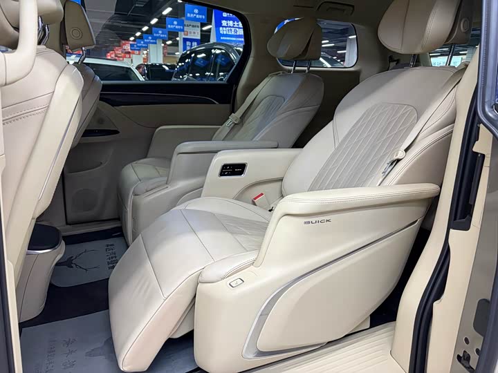 Фото 6 - Buick GL8 ES