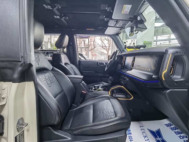 Фото 8 - Ford Bronco